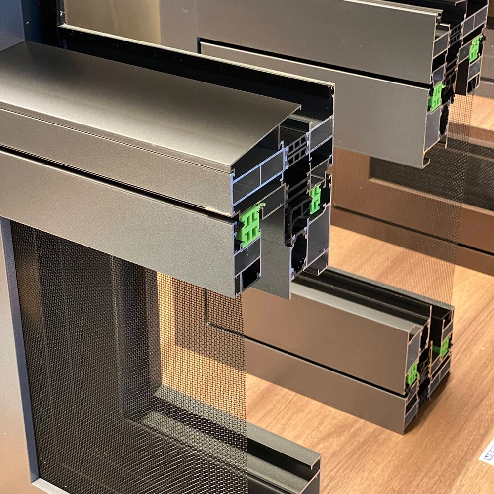 Ventana abatible con rotura de puente térmico GR60E